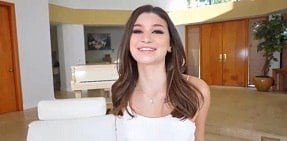Brooke Monk faz sexo com seu modelo super quente