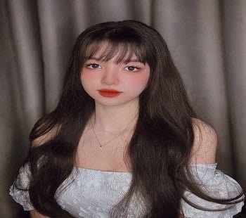 A garota sexy gosta de mergulhar em sua cabeça d ** g do cara