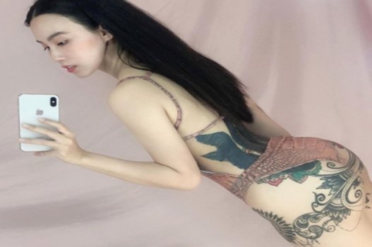 Linh Miu fez um sexo coletivo com duas batatas grandes
