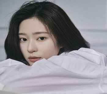 Minju é extremamente atraente no filme