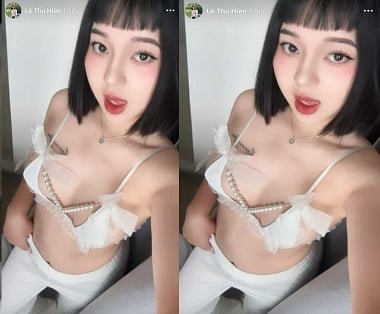 A bunda da garota é do tamanho de dois jornais