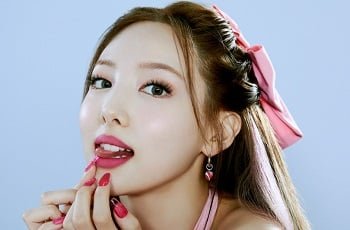 Nayeon duas vezes estava escondido para fazer isso com o namorado dela